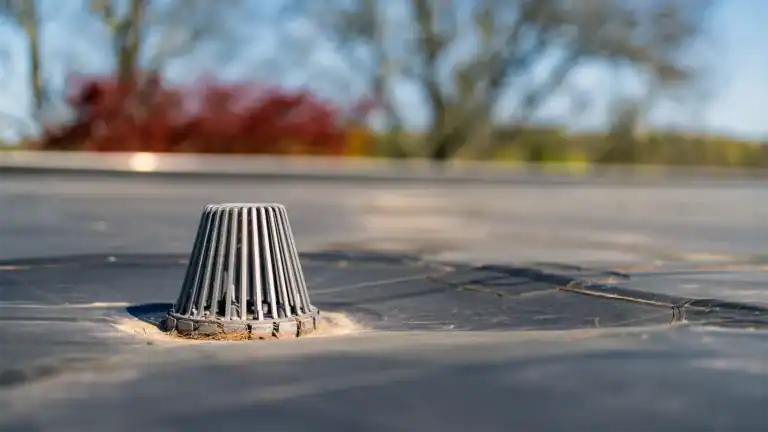 Flat roof drain