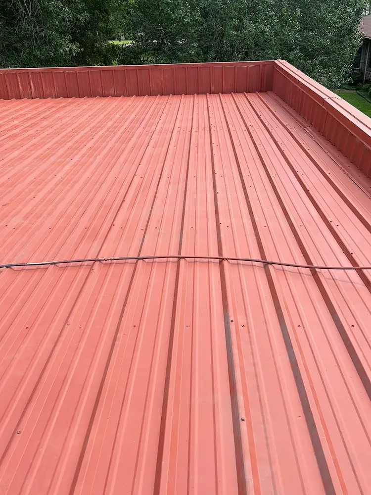 On-the-roof view of Red Oxide Rust Prime 912, a powerful rust-inhibiting primer applied to protect against rust and corrosion.
