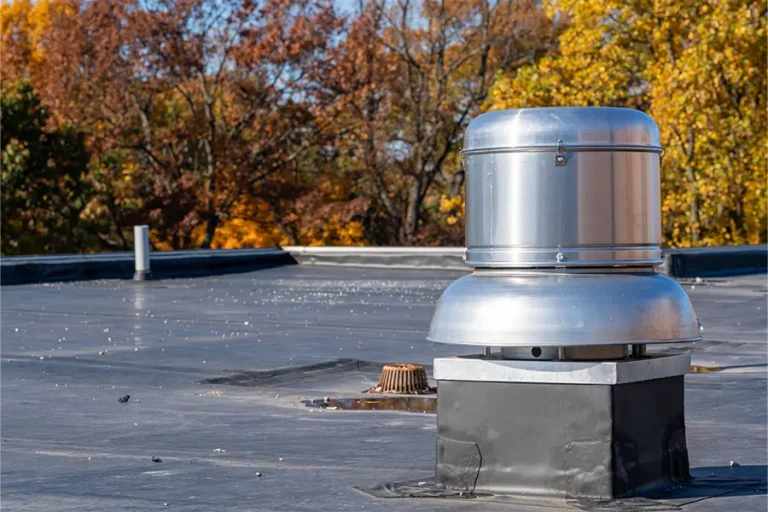 Close-up of a commercial rubber roof, showcasing the surface texture and material, highlighting its durability and weather resistance.